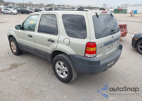 2005 Ford Escape Xlt z USA, uszkodzony, nr VIN 1FMYU03105KD52028
